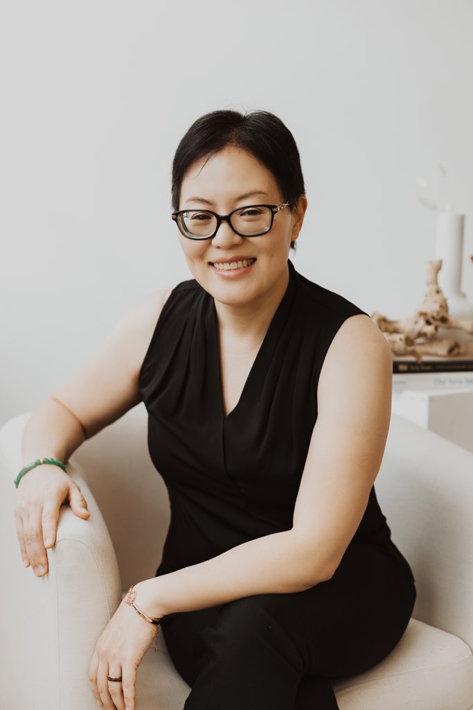 Sharon Ramos LICSW is a therapist serving WA.