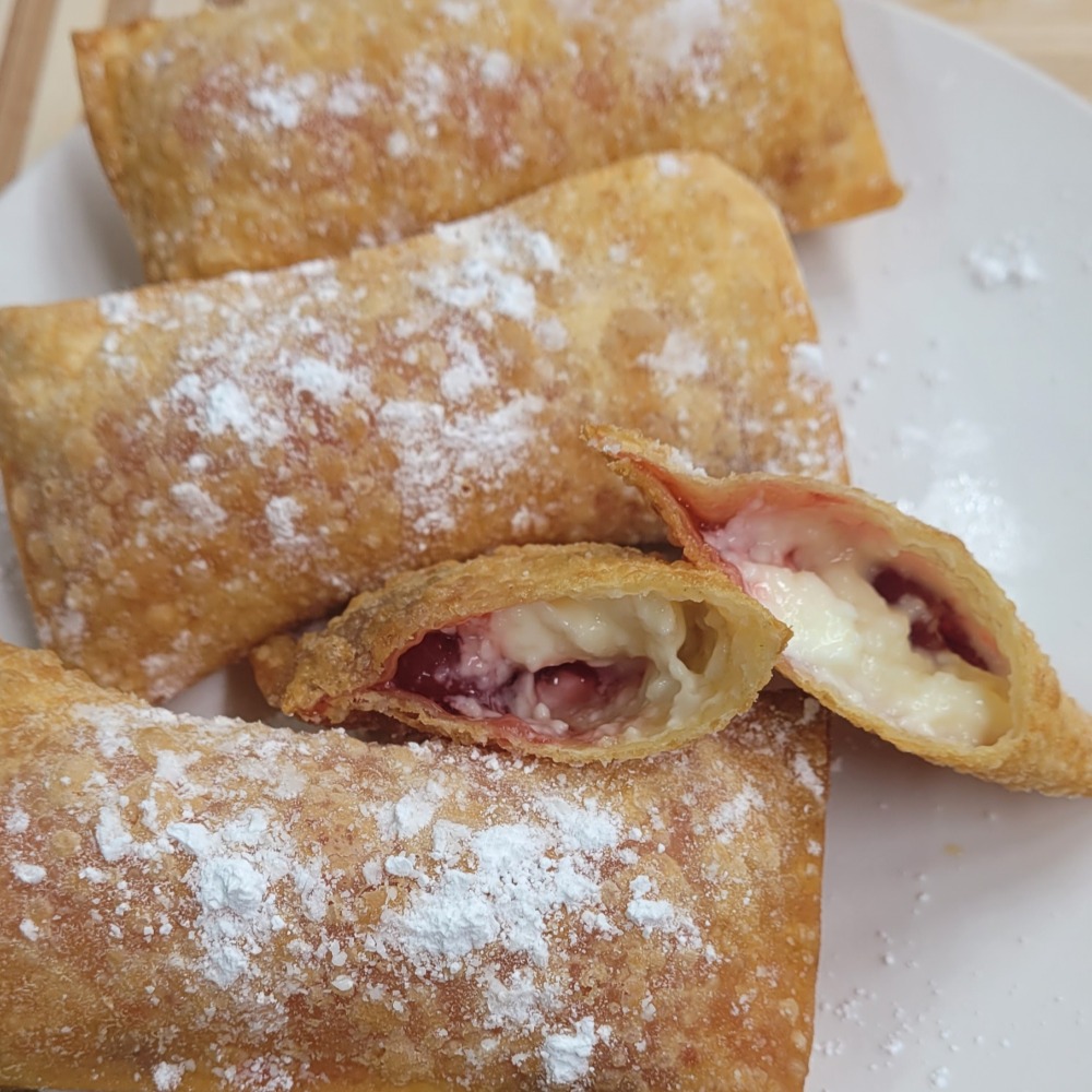 CHERRY CHEESECAKE WONTONS (4)