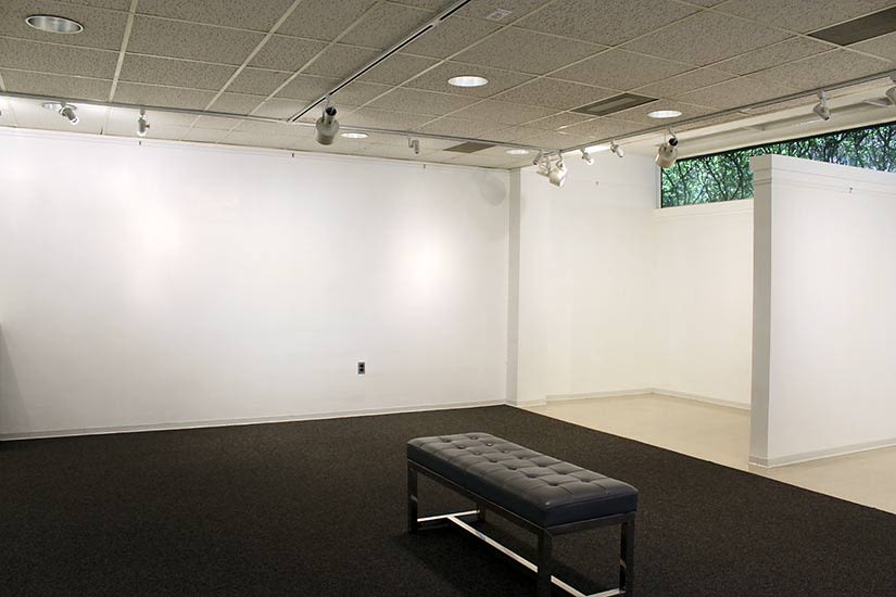 View of the gallery's cubical walls across from the entrance of the View of the far wall and short gallery wall of the Beverly and Sam Ross Gallery