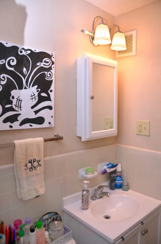 CBU Avery Apartments Bathroom