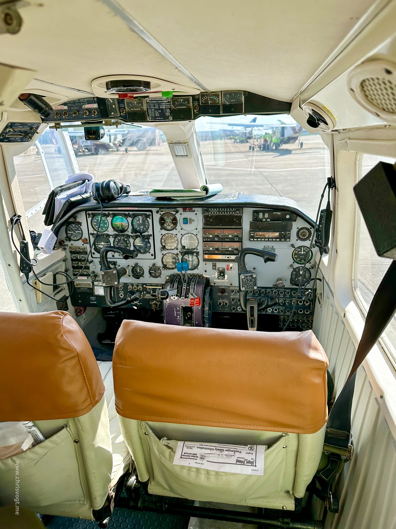 The cockpit of a Cessna 182 Skylane