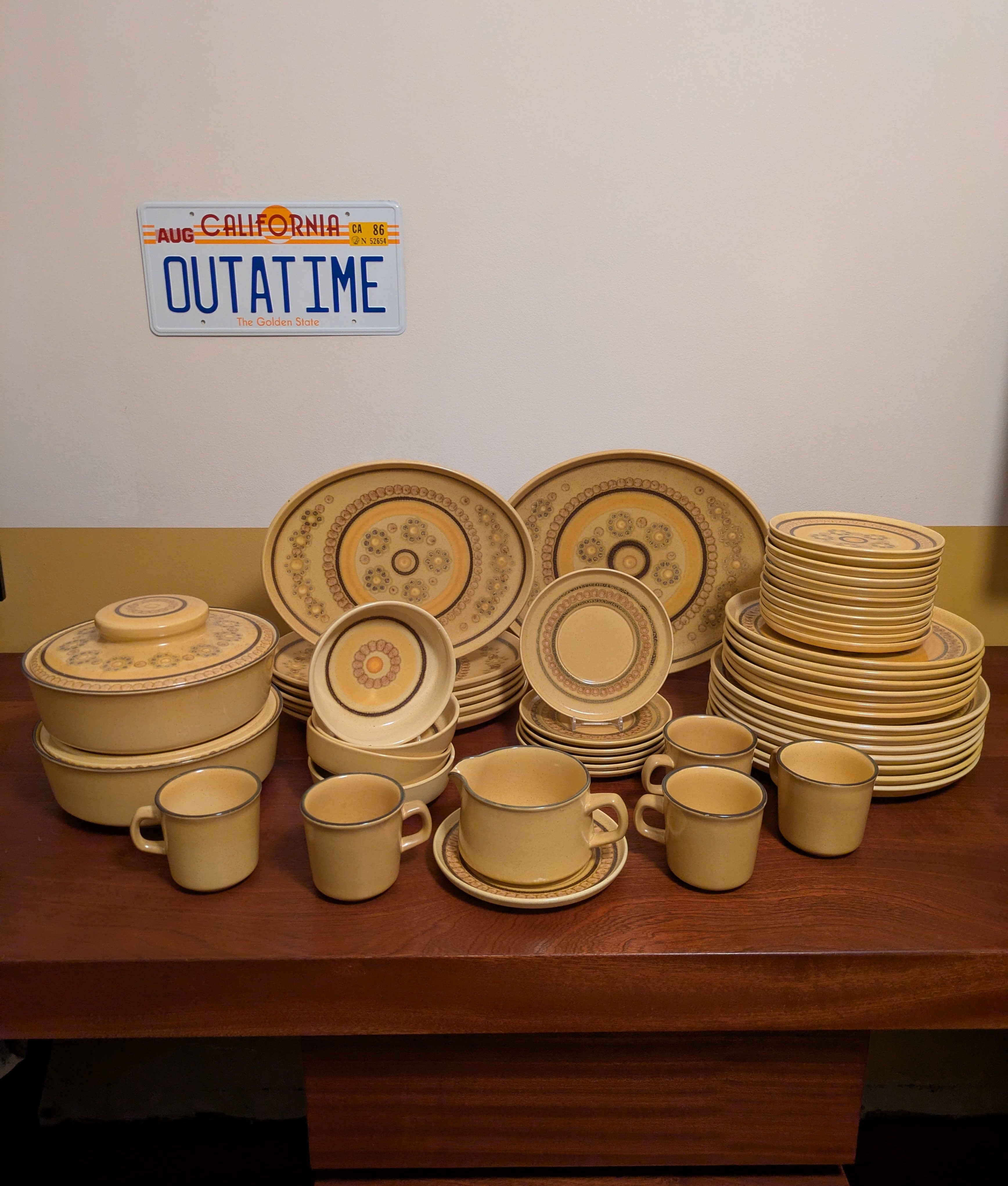 Large 1970's Franciscan 'Honeycomb' design dinner set