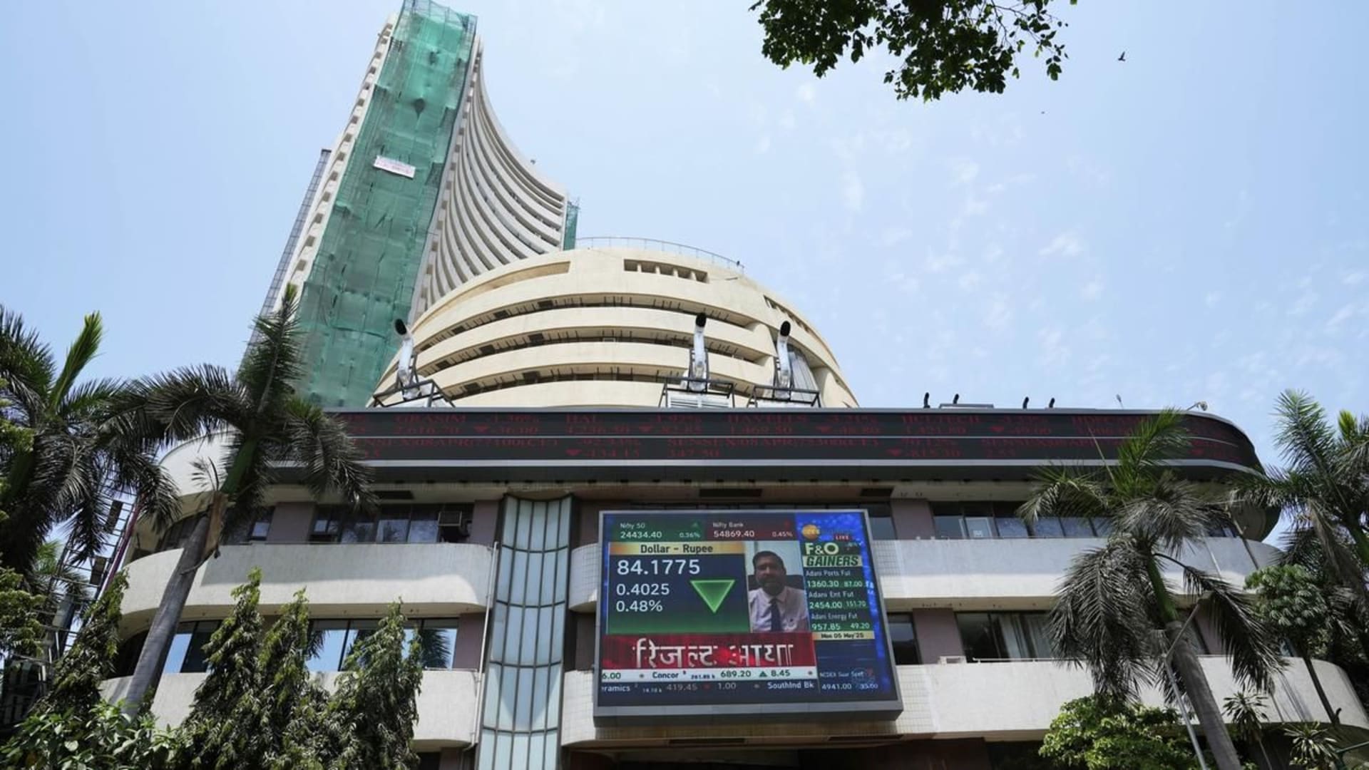 शेयर बाजार में गिरावट जारी: सेंसेक्स 572 अंक टूटा, निफ्टी में भी बड़ी गिरावट