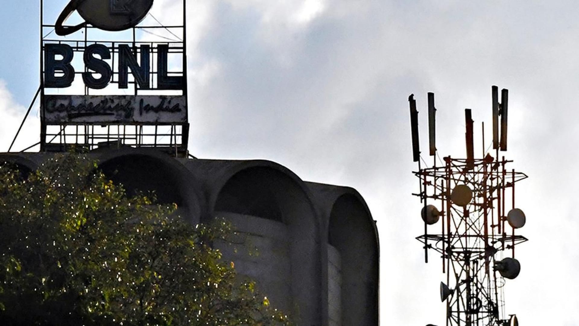 भारत में बनेगा पहला 5G प्राइवेट नेटवर्क: NRL और BSNL ने किया समझौता