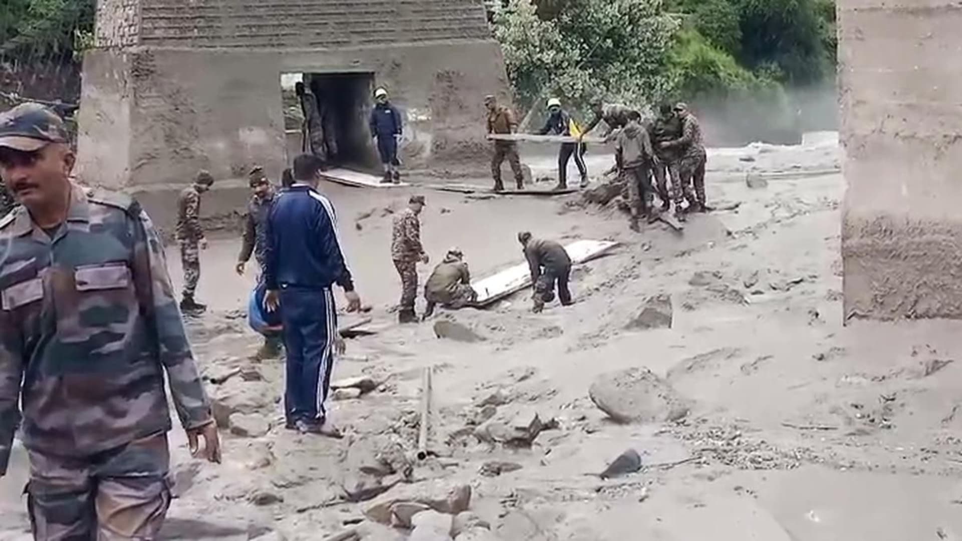 उत्तरकाशी में बादल फटा: महाराष्ट्र के जलगांव के 16 लोग लापता