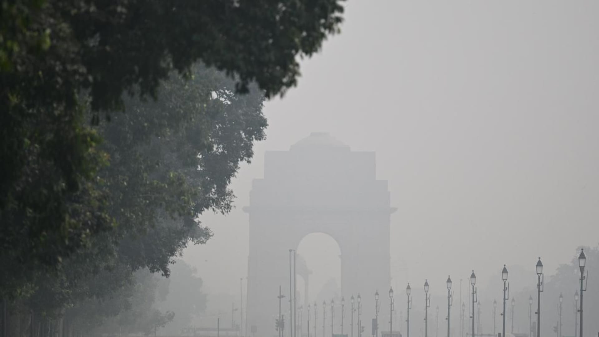 दिल्ली में जहरीली हुई हवा, अस्पतालों में बढ़े सांस के मरीज; डॉक्टर ने दी खास सलाह