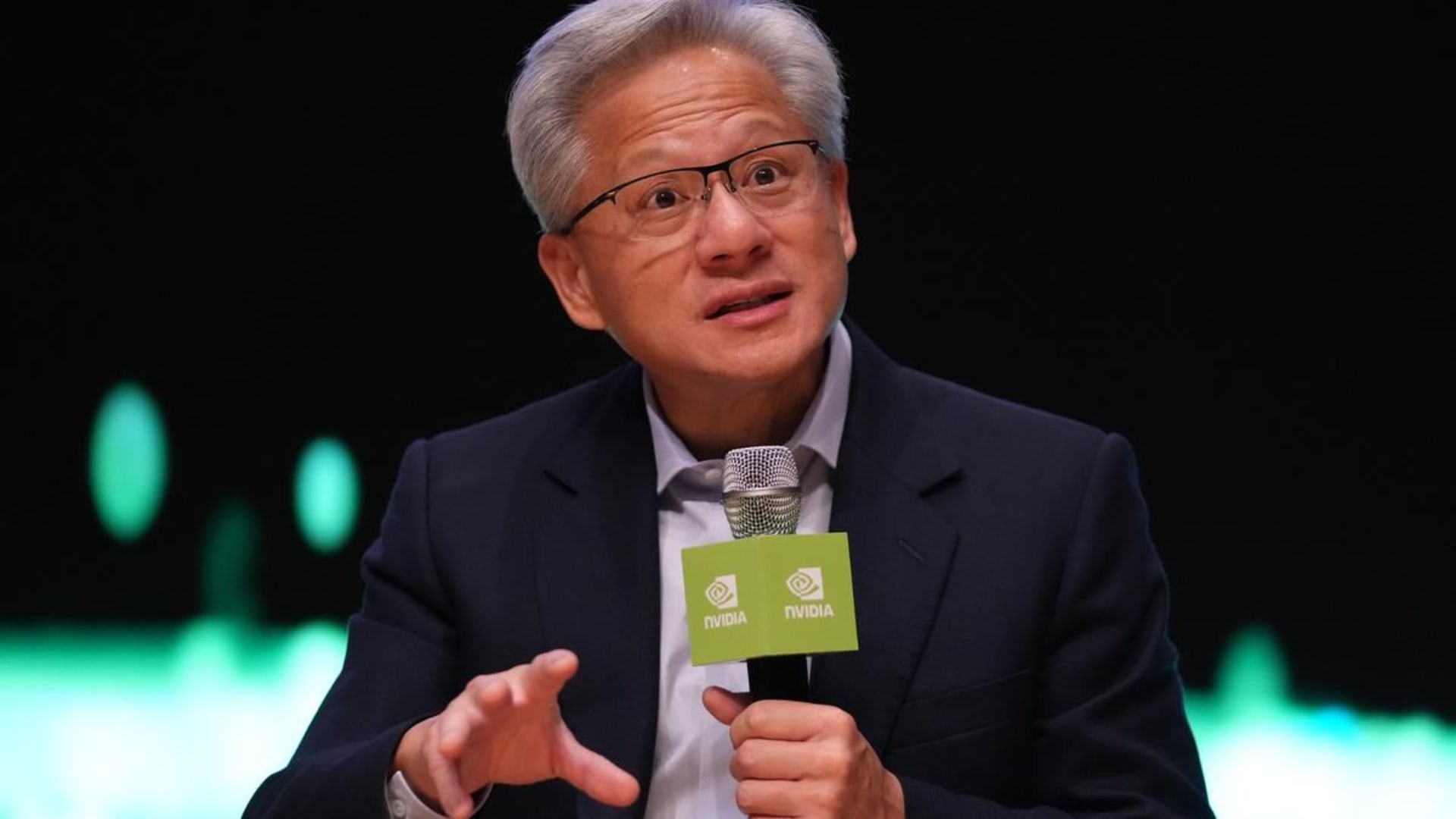 Nvidia CEO को उम्मीद: चीन में बिकेंगे Blackwell चिप्स, अंतिम फैसला ट्रंप पर