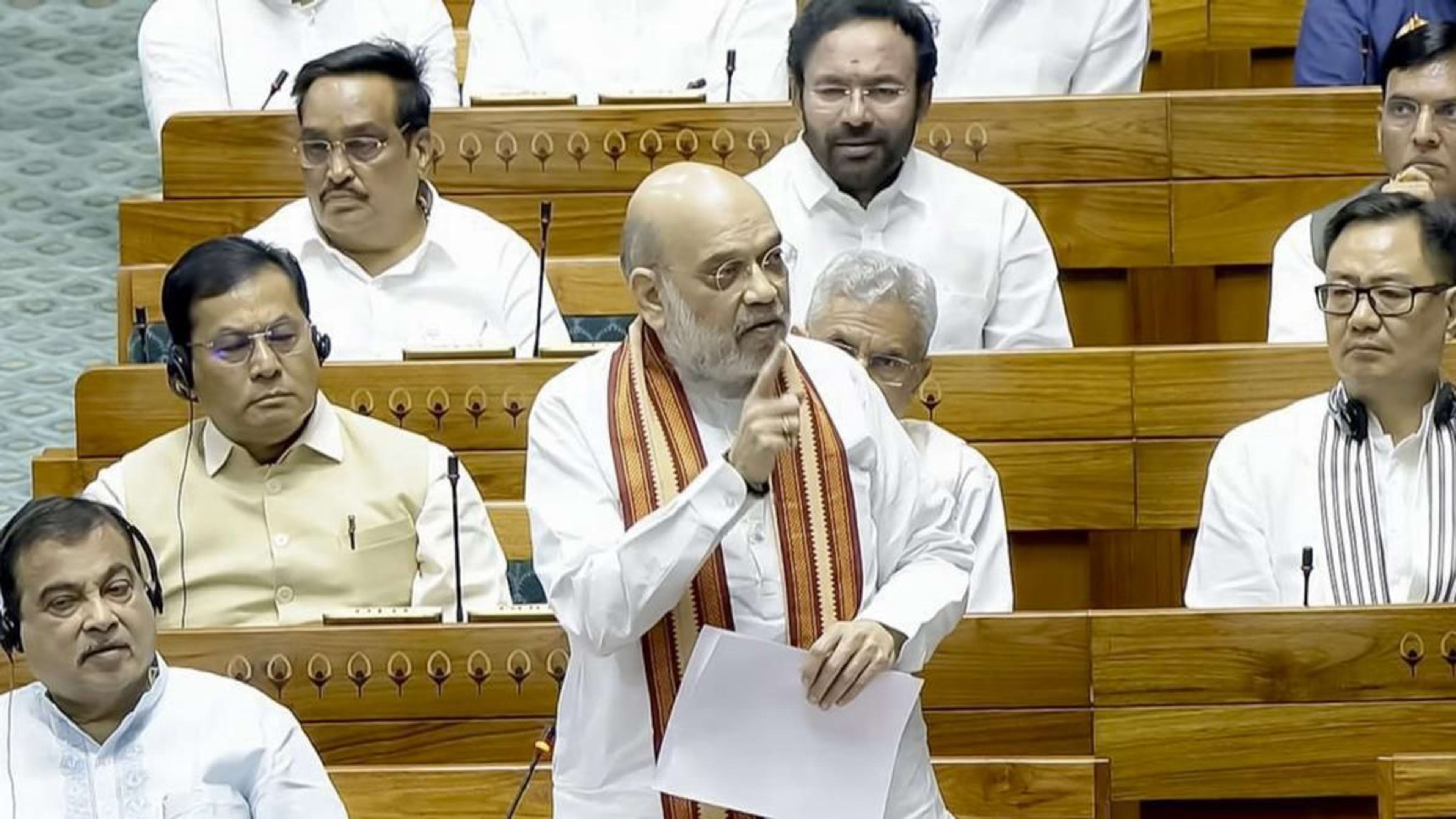 लोकसभा में अमित शाह का चिदंबरम पर पलटवार: 'पाकिस्तान को क्लीन चिट दे रहे हैं'