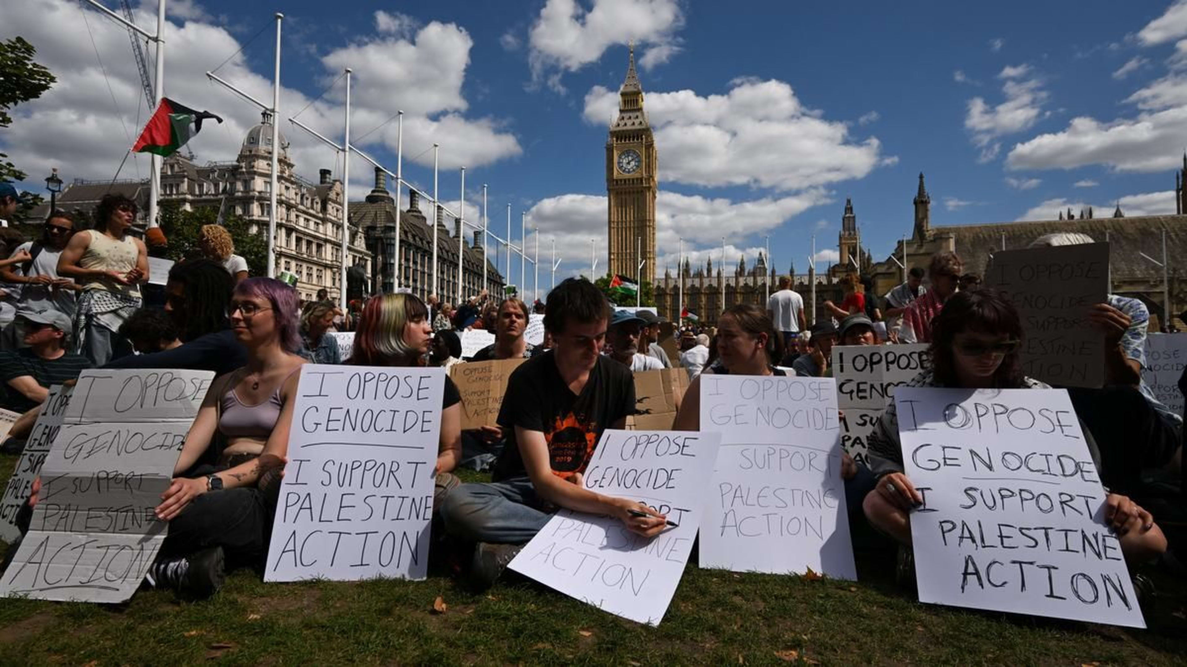 लंदन में 'फिलिस्तीन एक्शन' के समर्थन में प्रदर्शनकारी गिरफ्तार