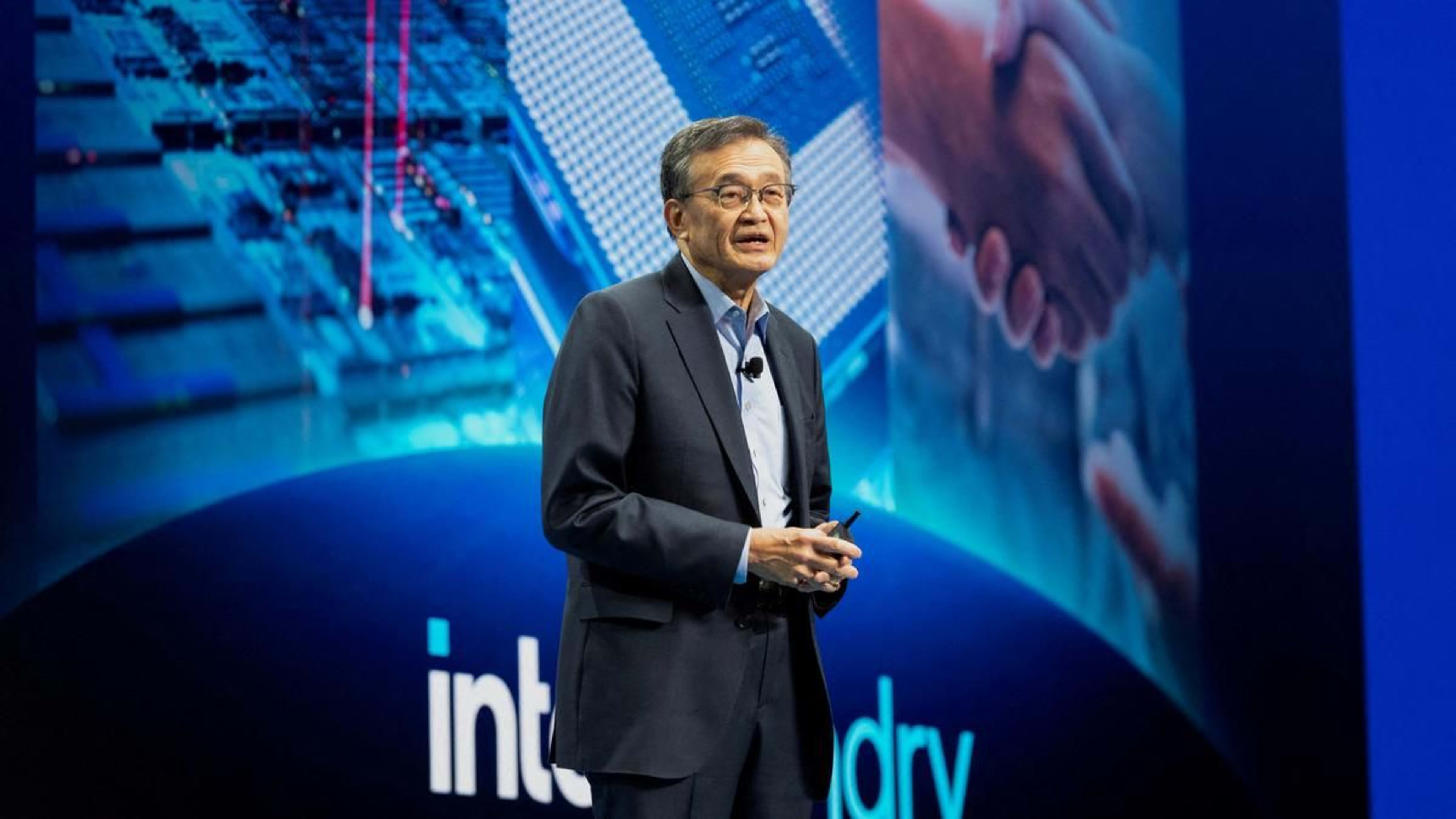 इंटेल के CEO को हटाने की ट्रंप की मांग, कंपनी के पुनरुद्धार पर मंडराया संकट