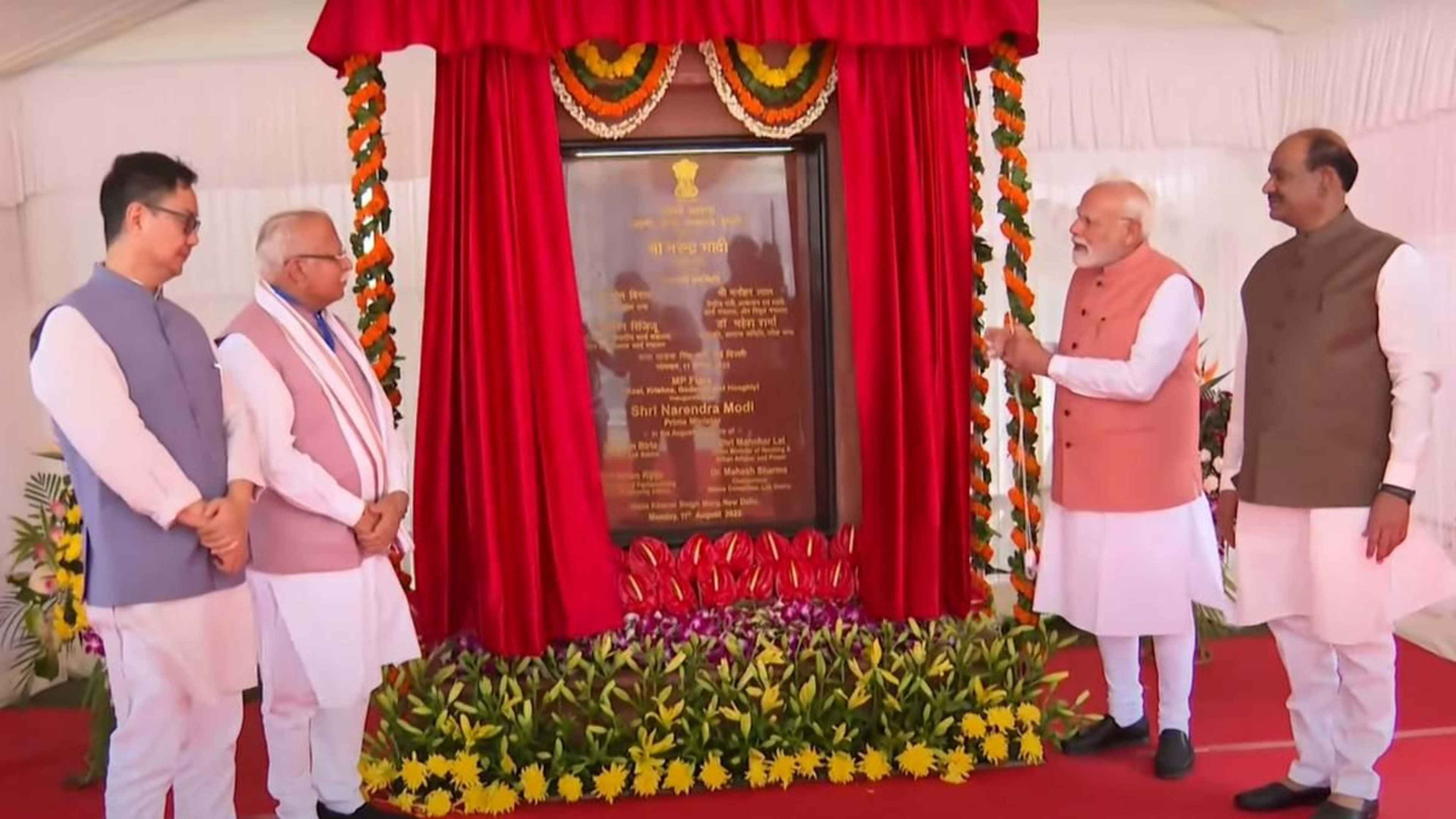 सांसदों को मिली सौगात: PM मोदी ने दिल्ली में नवनिर्मित फ्लैट्स का किया उद्घाटन