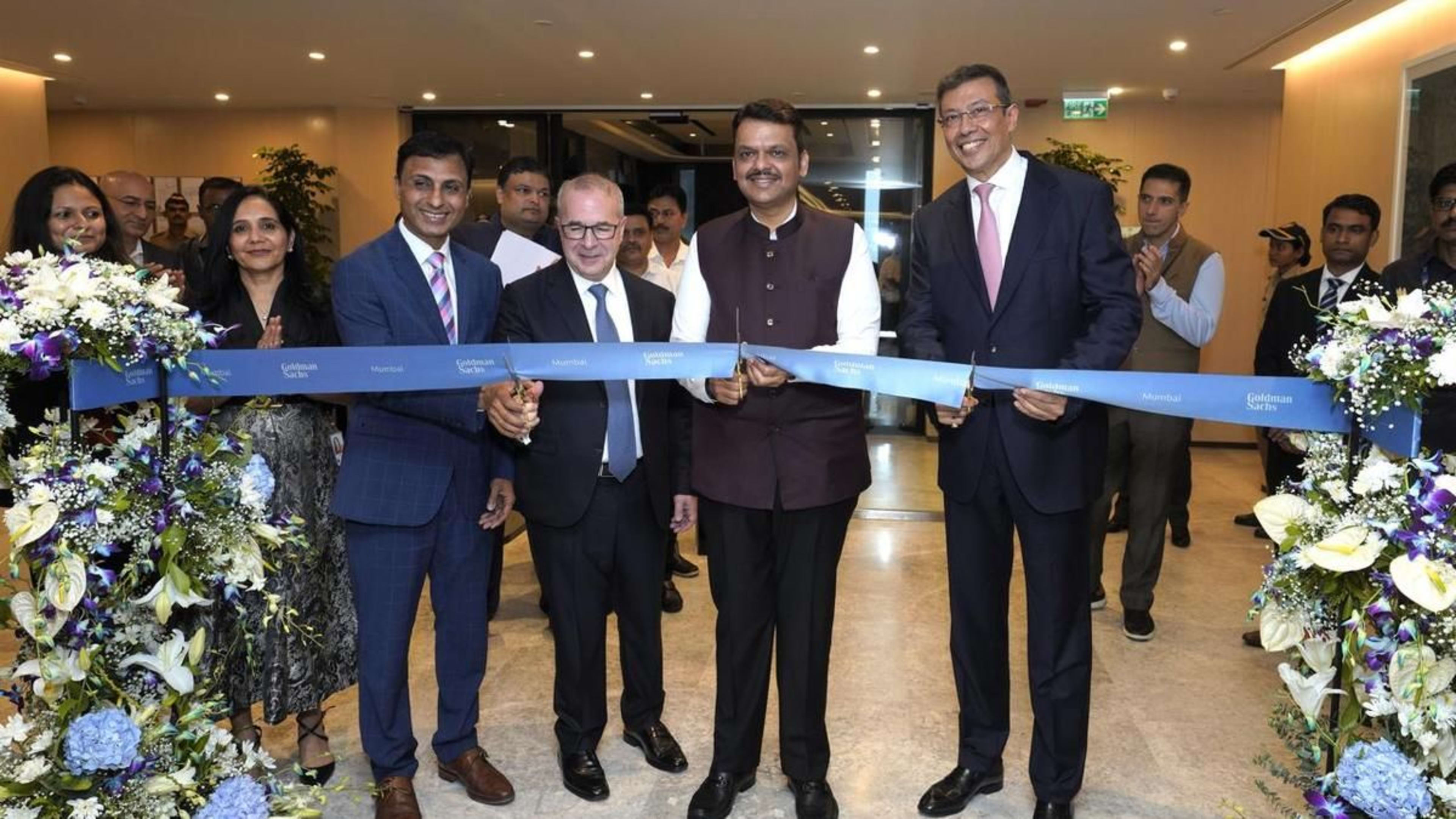 गोल्डमैन सैक्स ने मुंबई में खोला नया और बड़ा दफ्तर, सीएम फडणवीस ने किया उद्घाटन