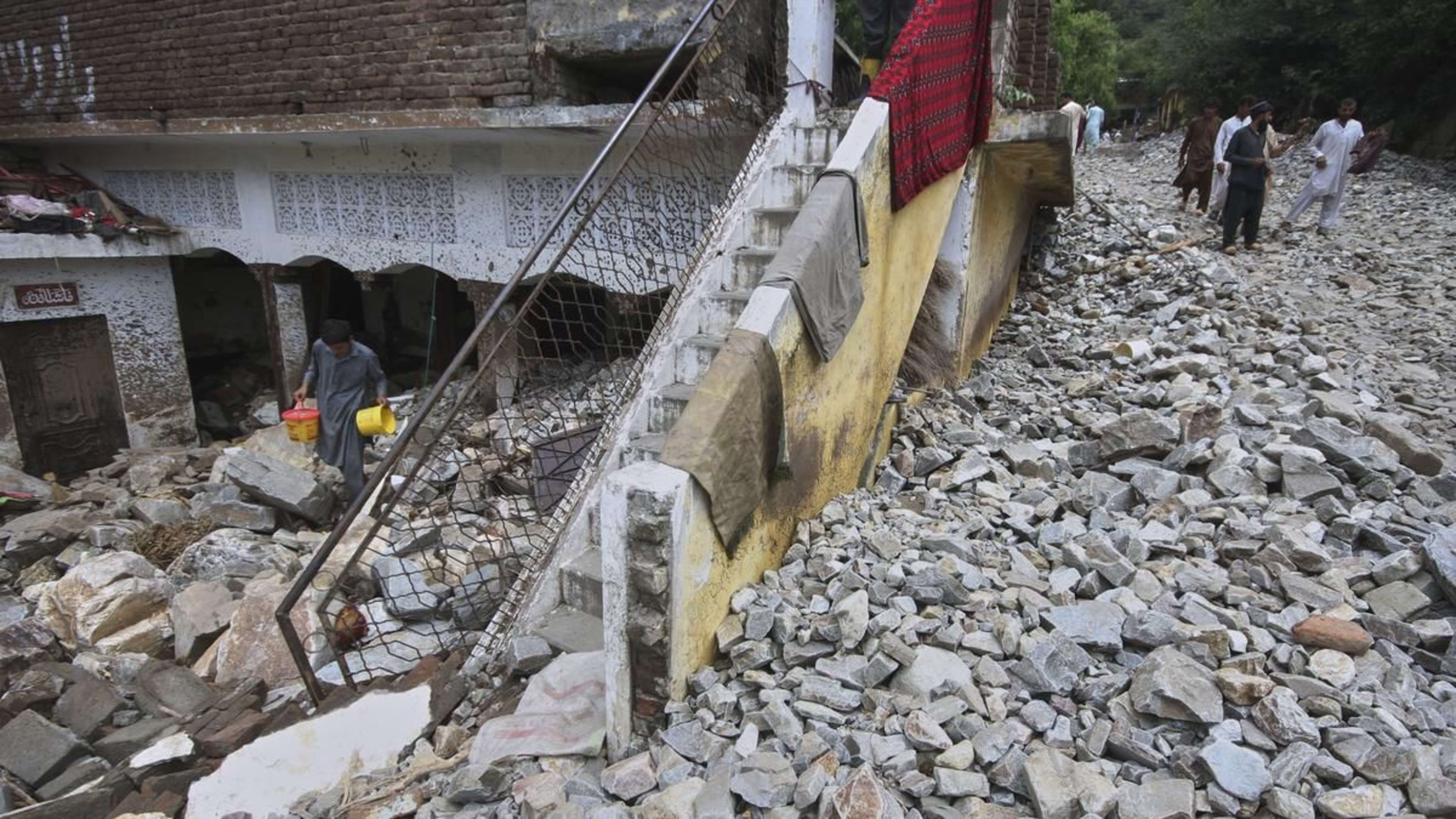 पाकिस्तान में मॉनसून का विकराल रूप: बाढ़ से 5 दिन में 400 के करीब मौतें