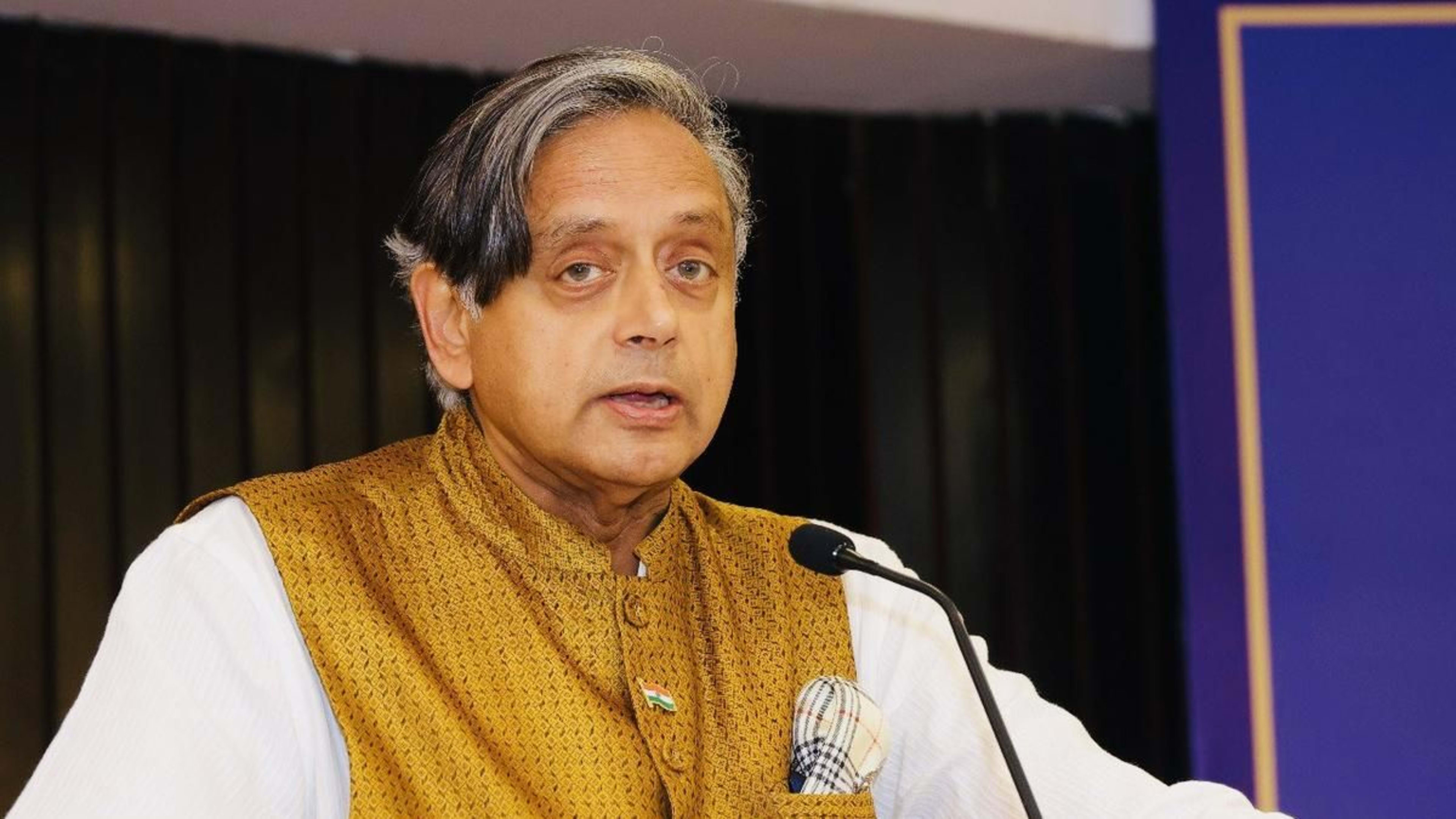 भारत पाकिस्तान से संबंध सुधारने की पहली पहल नहीं करेगा: शशि थरूर