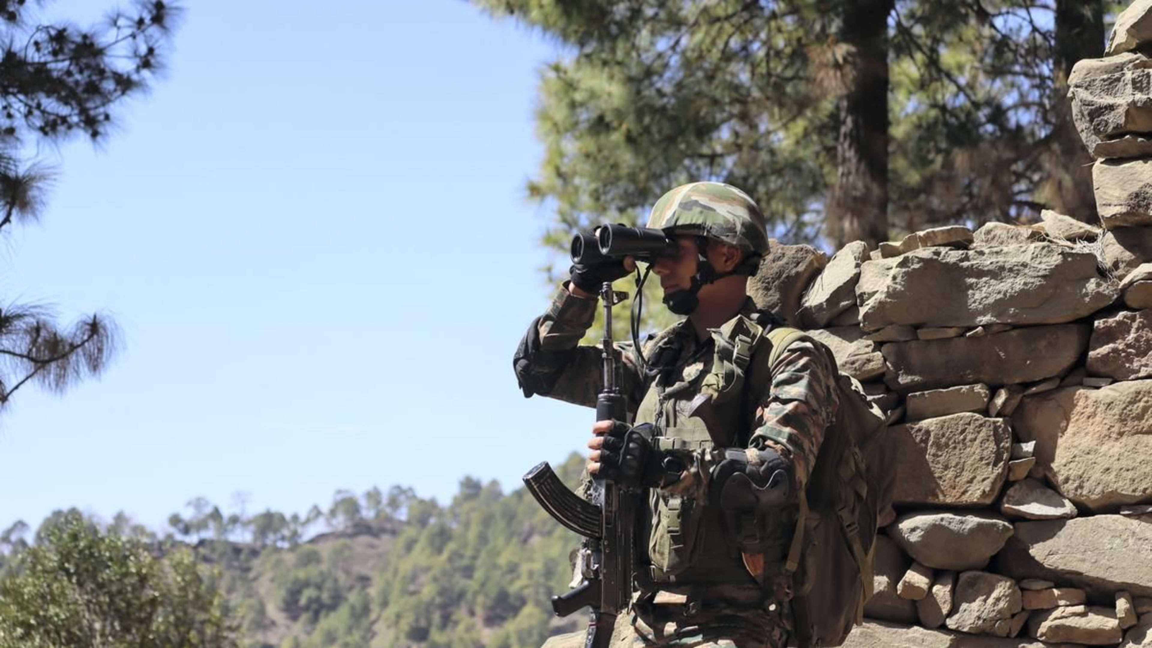 जम्मू-कश्मीर: पुंछ में LoC के पास दिखे पाकिस्तानी ड्रोन, सुरक्षाबलों का तलाशी अभियान जारी