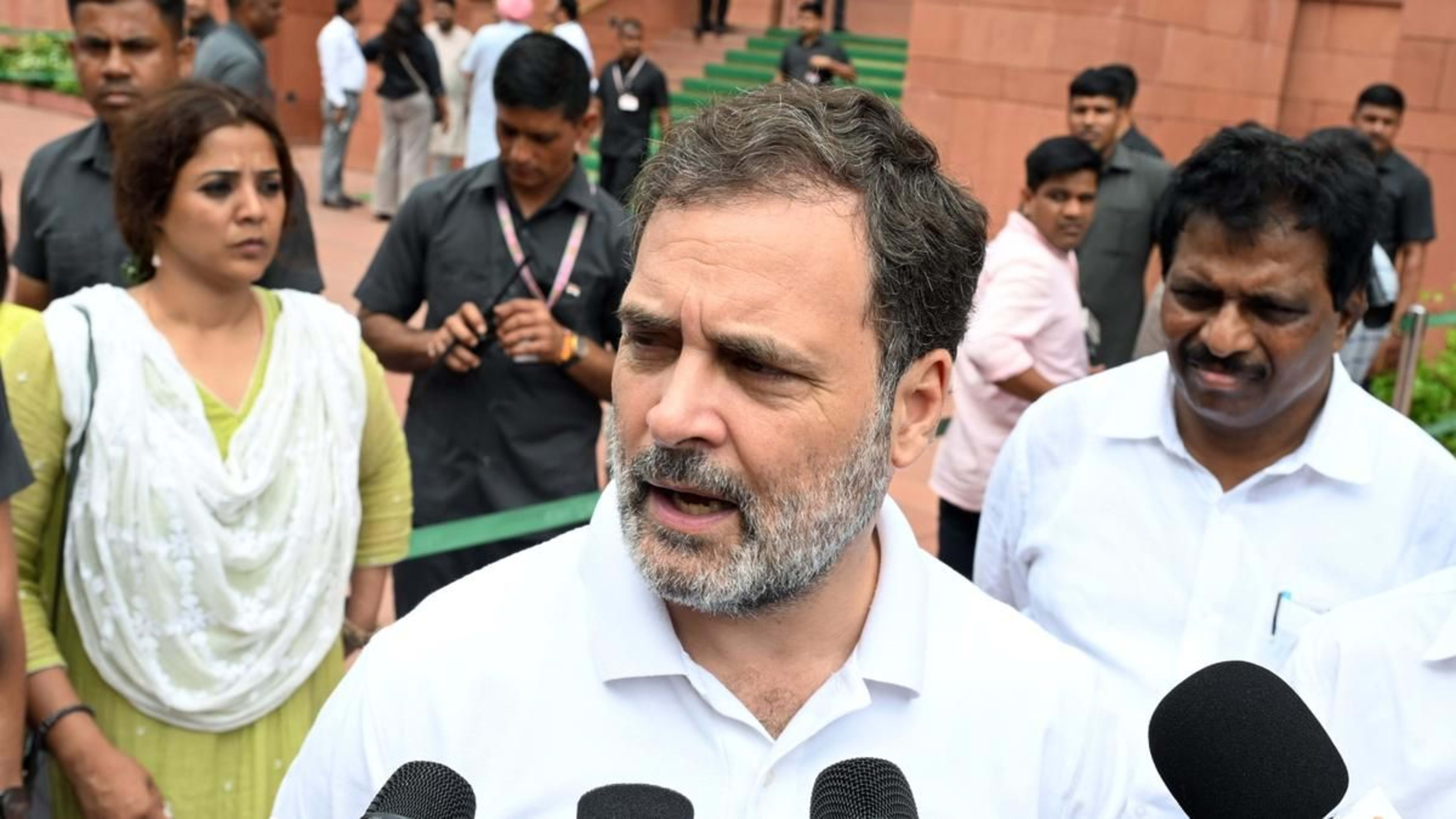 राहुल गांधी ने रेल मंत्री को लिखा पत्र, रायबरेली में राजधानी एक्सप्रेस के ठहराव की मांग
