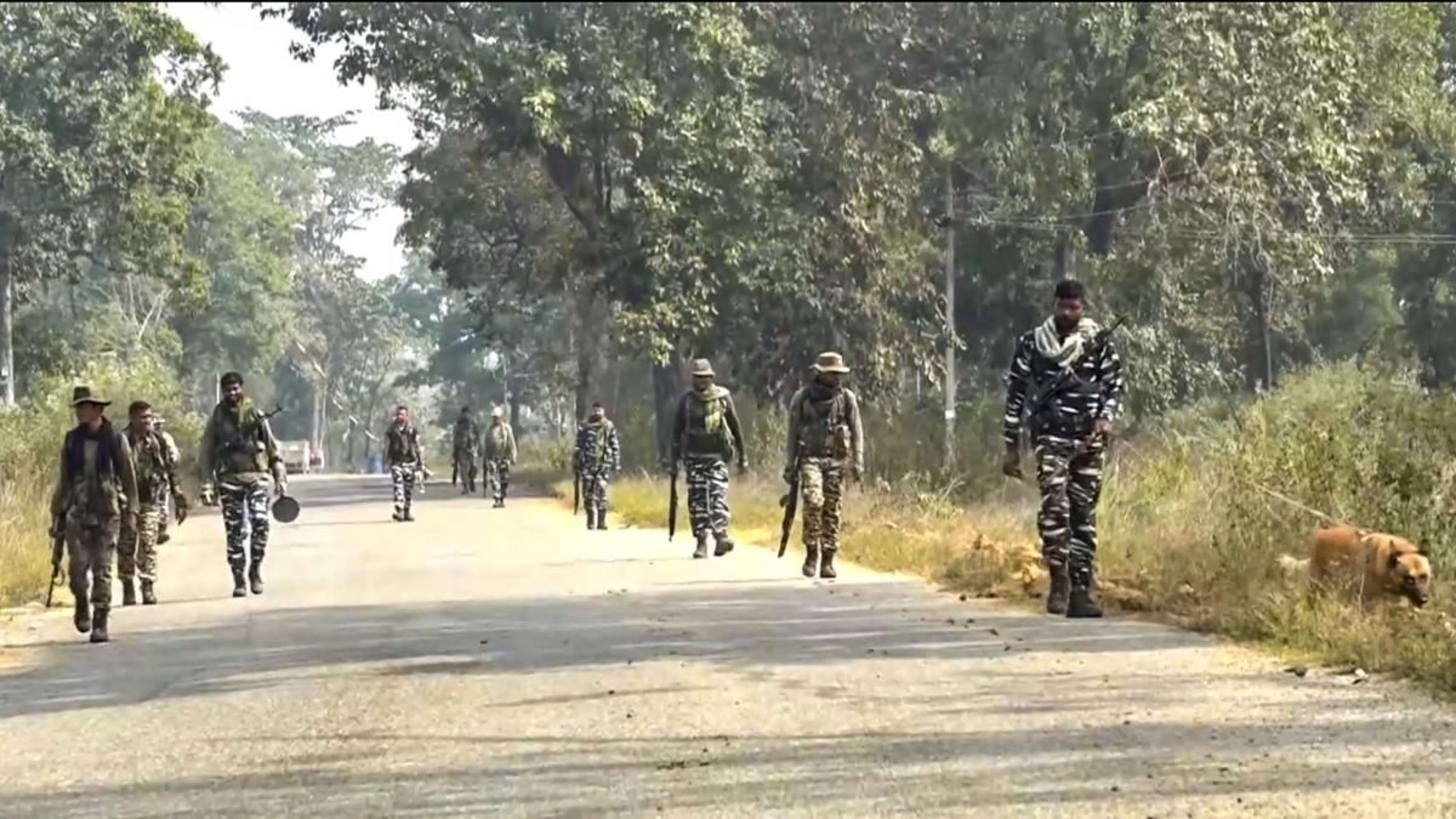बीजापुर में 103 नक्सलियों का आत्मसमर्पण, सरकार ने दिए 50 हजार रुपये