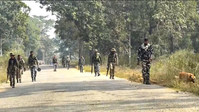 बीजापुर में 103 नक्सलियों का आत्मसमर्पण, सरकार ने दिए 50 हजार रुपये