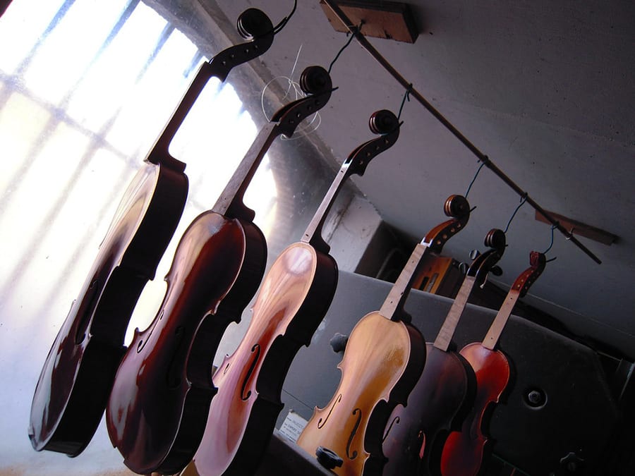 violines secándose historia de la luthería, barnices