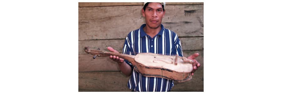 Violín de los Mosetén Violín tradicional de América Latina