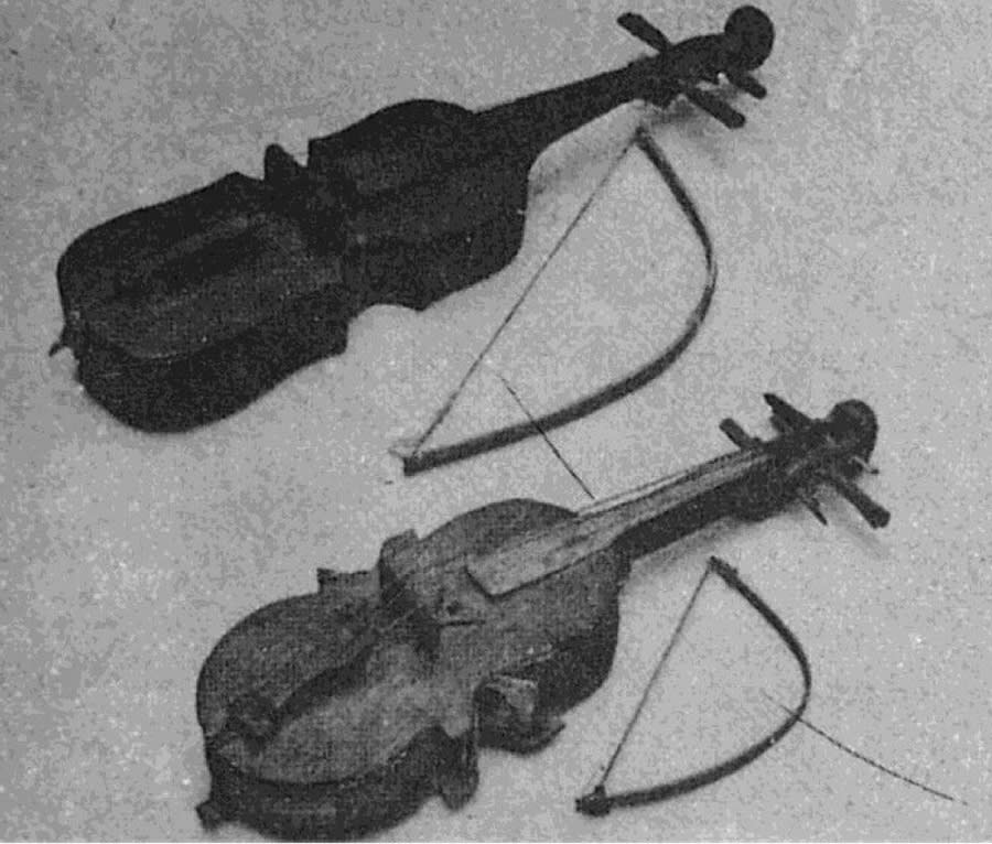Una pareja de rabeles tradicionales chilenos violines tradicionales de América Latina