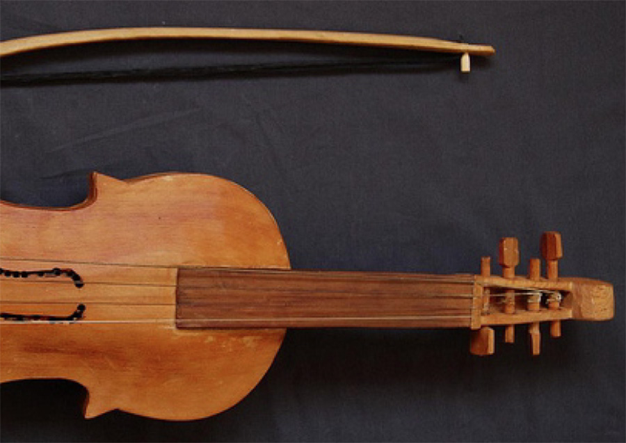 Portada violines tradicionales de América Latina, segunda parte Violín chilote. Fotografía: Portal Patrimonio de Chile