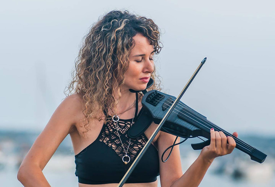 El violín eléctrico y cómo conectarlo en casa y en actuaciones Belinda