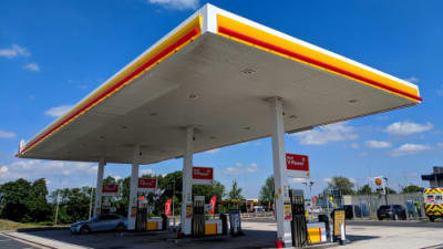petrol station forecourt in the UK.png