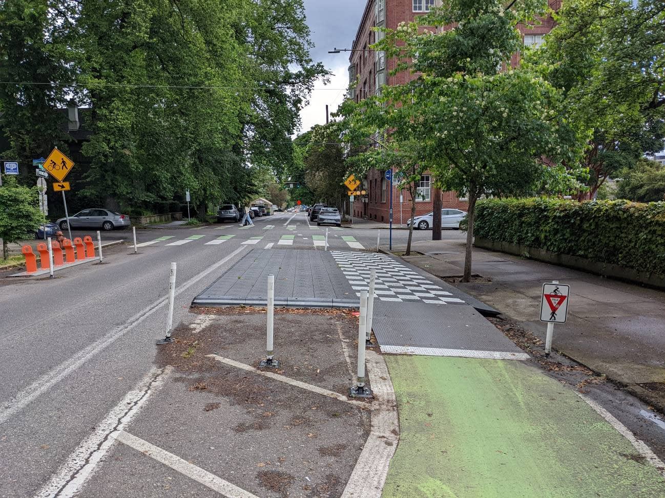 A bus boarding pad with an integrated bike lane in Portland, Oregon Photo source: Circulate San Diego