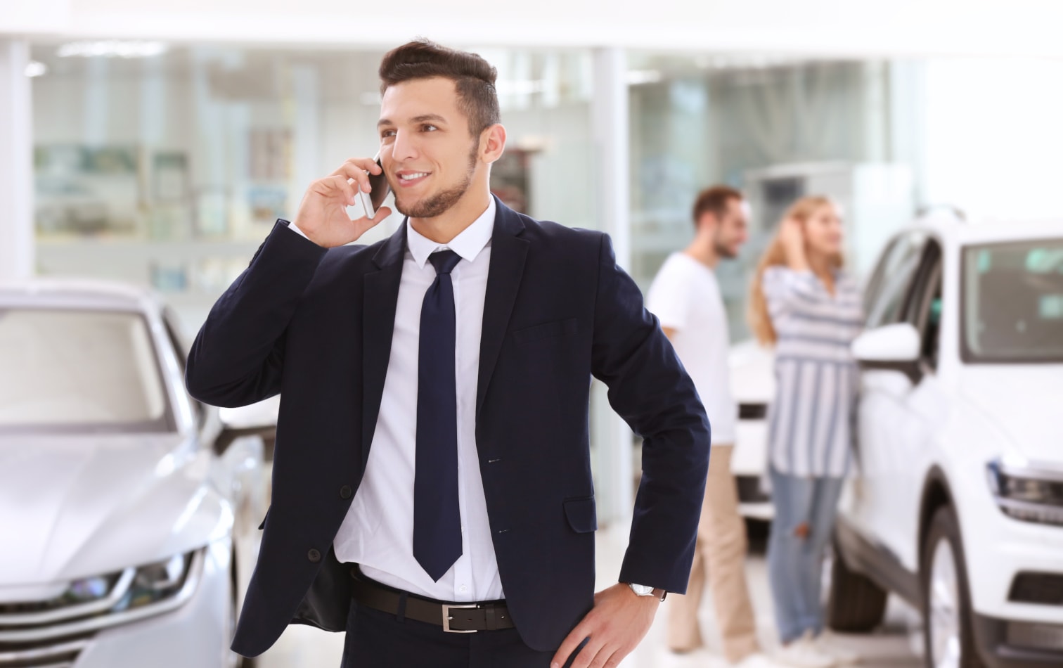 Service-Mitarbeiter im Autohaus