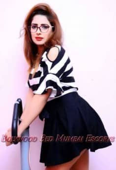  Punjabi girl in Mumbai