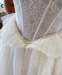 Elizabeth Scott Bridal photo 5 of 6