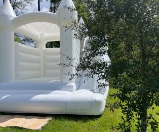 Clover & Cloud Bounce Co. photo 4 of 9