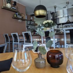 Vista Vino Modern Grill