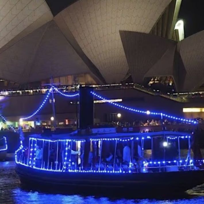 Imagem da fonte — NYE26 Sydney Spectacular aboard Steam Launch Lady Hopetoun