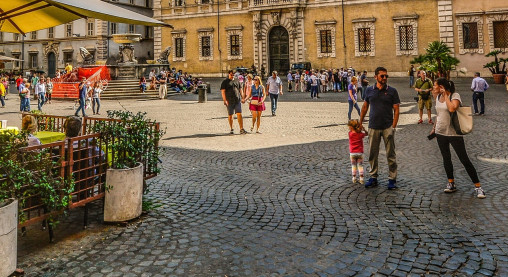 Family day in Rome with a local