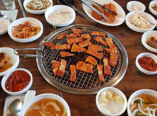 https://res.cloudinary.com/cityunscripted/image/upload/c_fill,f_auto,g_auto,h_232,q_auto,w_314/v1596441196/production/content-pages/best-korean-bbq-restaurants-in-seoul/best-places-to-eat-korean-bbq-in-seoul.jpg