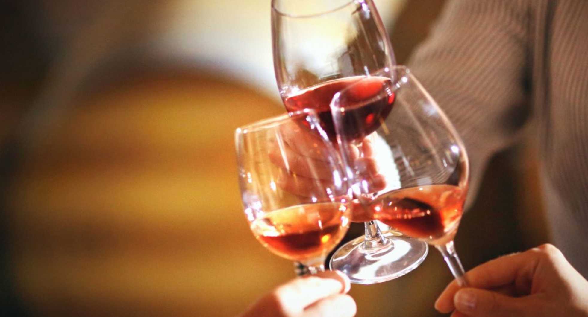 stemware,drinkware,tableware,wine glass,alcoholic drink,alcohol,barware,dessert wine,liquor,champagne glass,wine,liquid,glass,red wine,wine tasting,cocktail,sherry,brandy