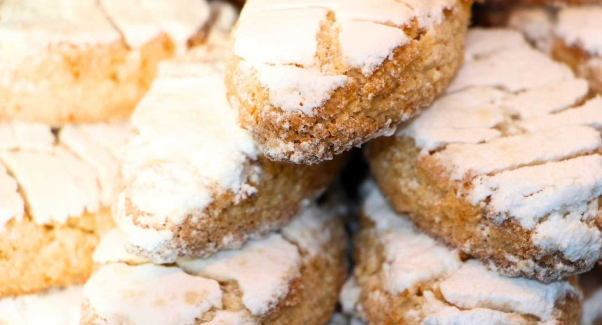 finger food,cookies and crackers,food,ingredient,dessert,bredele,baking,recipe,powdered sugar,cookie,biscuit,ricciarelli,gluten