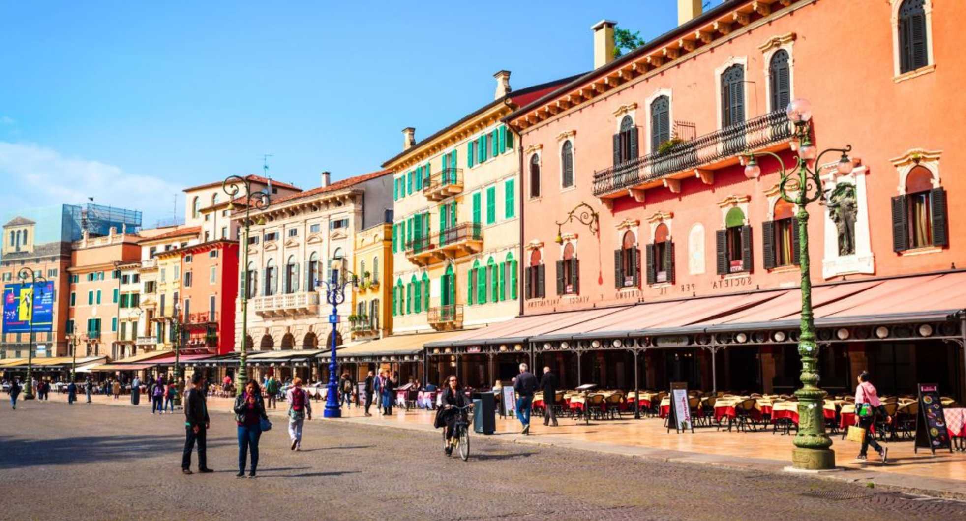 building,city,town,urban area,public space,facade,pedestrian,street,town square,human settlement,mixed-use,metropolitan area,tourist attraction,vacation,travel,leisure,plaza,holiday,awning,crowd,walking