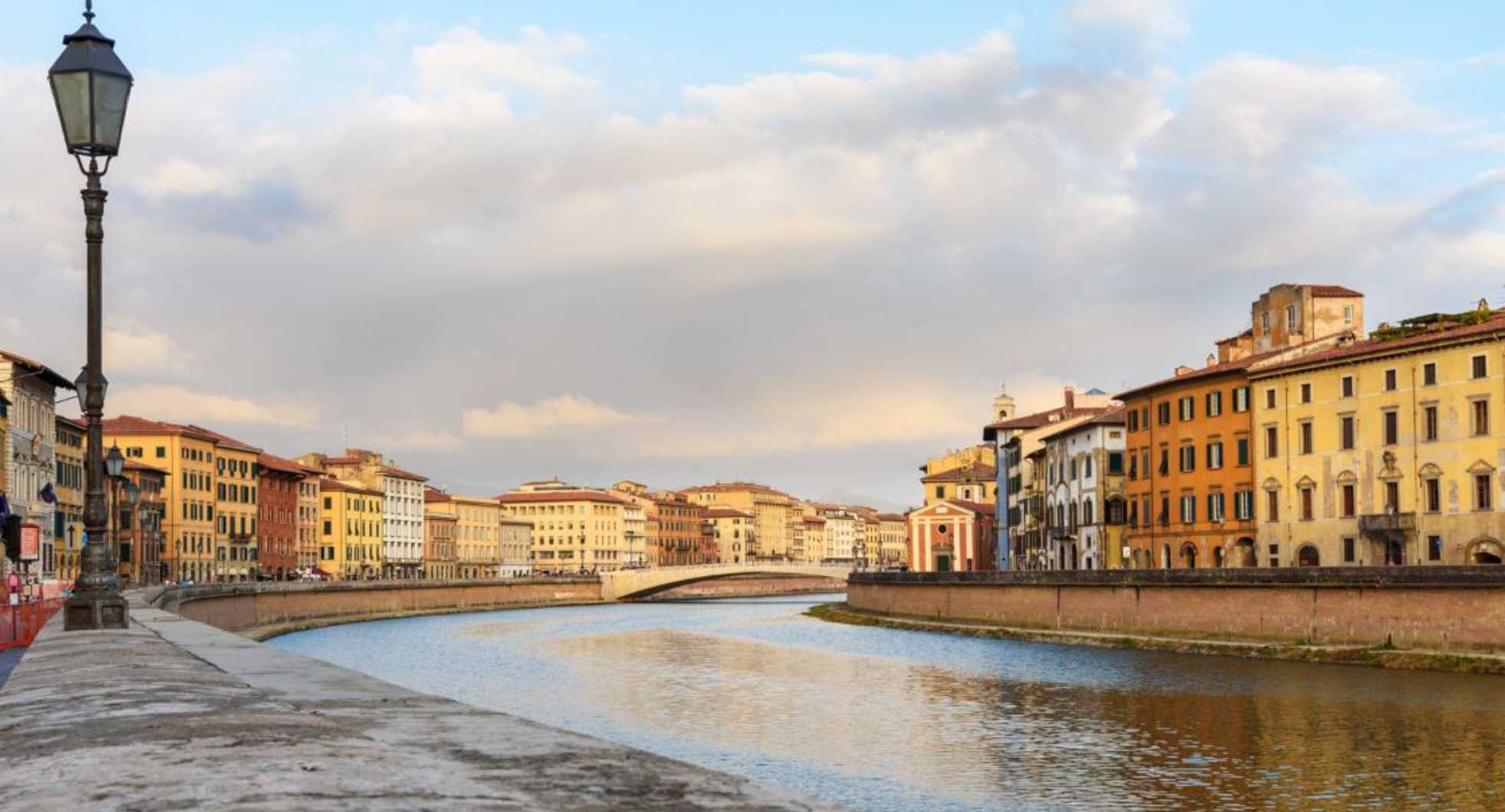 water,daytime,body of water,building,city,waterway,channel,canal,watercourse,urban area,architecture,neighbourhood,town,cloud,urban design,human settlement,reflection,bridge,morning,mixed-use,apartment,river,cumulus