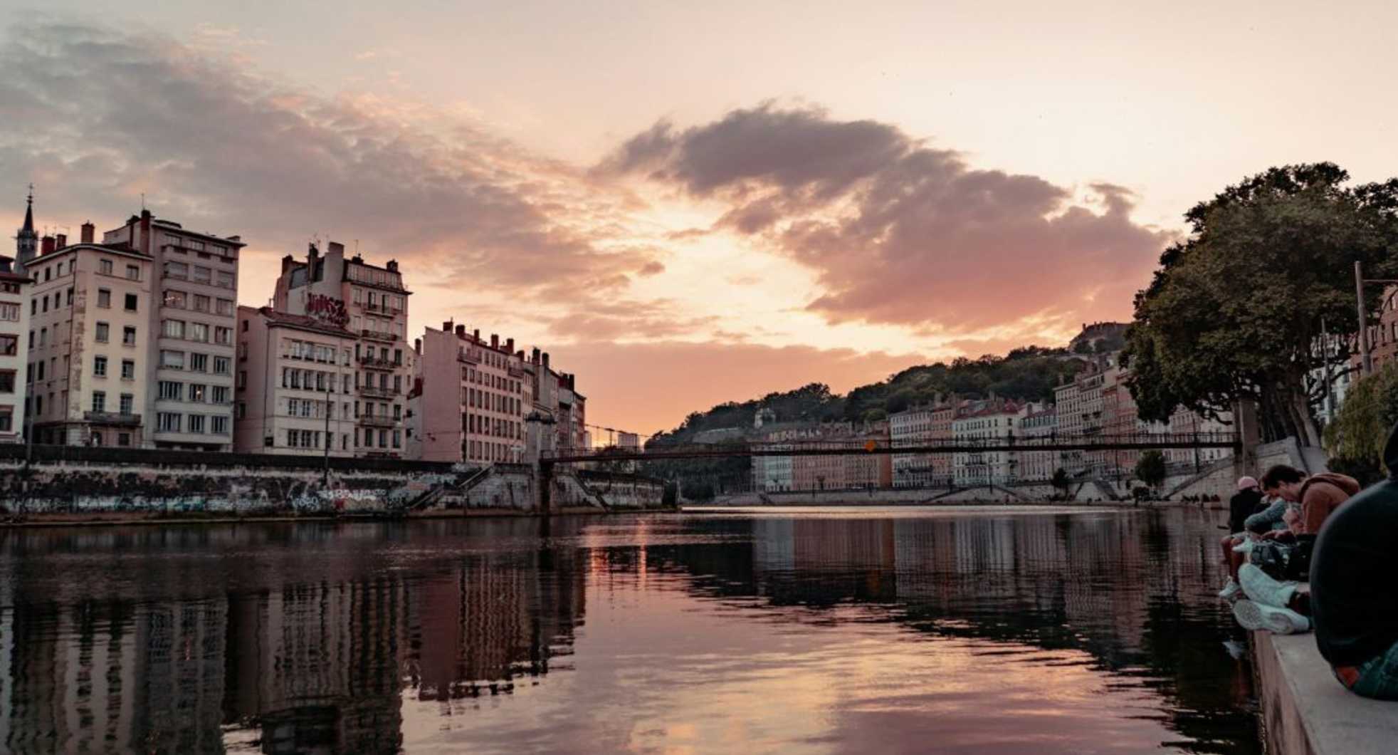 water,building,city,dusk,urban area,channel,town,watercourse,evening,landscape,bank,reflection,sunset,morning,river,lake,afterglow,sunlight,sunrise,canal