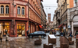 Your Perfect First Day in Bologna: Porticoes, Markets & Local Flow