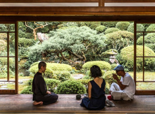 Local guides showing visitors japanese culture