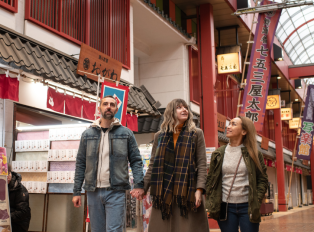 Couple with a tour guide in Tokyo