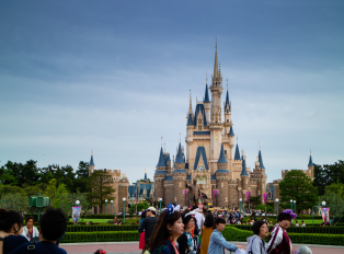 Tokyo Disneyland with many tourists