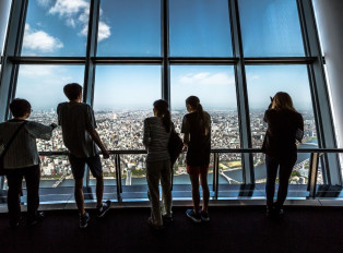 Enjoy a breathtaking view of Tokyo's skyline