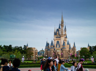 A visit to Tokyo Disneyland is a captivating experience