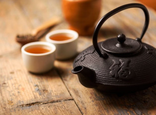 Discover tea houses and traditional tea ceremonies 