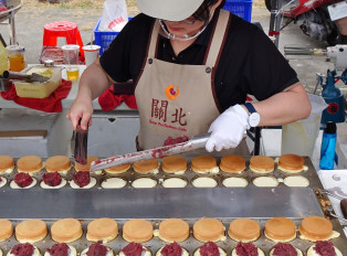 Taste imagawayaki—a stuffed pancake 